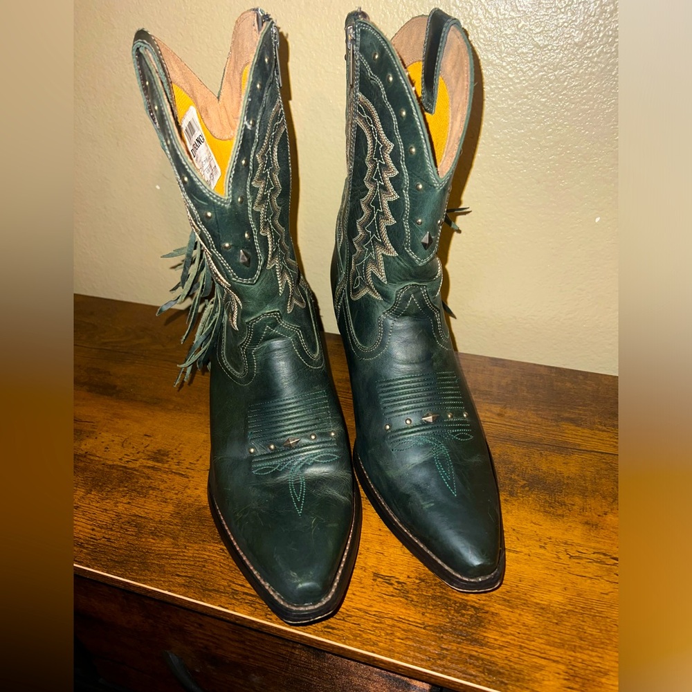 DURANGO WOMEN'S GREEN CRUSH FASHION BOOTIES - SNIP TOE SIZE: 11
